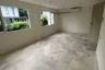 3 Bedroom Commercial for Sale or Rent in Huai Khwang, Bangkok