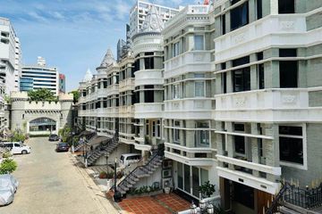 4 Bedroom Townhouse for rent in Moo Baan Chicha Castle, Khlong Toei Nuea, Bangkok near MRT Phetchaburi
