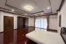 5 Bedroom House for rent in Huai Khwang, Bangkok