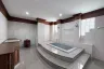 5 Bedroom House for rent in Huai Khwang, Bangkok