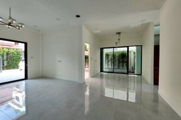 3 Bedroom House for rent in Bang Chak, Bangkok