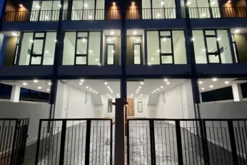 3 Bedroom House for rent in Bang Chak, Bangkok near BTS Punnawithi