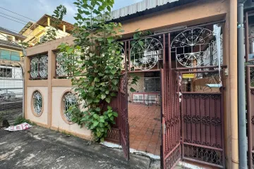 4 Bedroom Townhouse for Sale or Rent in Wat Tha Phra, Bangkok near BTS Pho Nimit