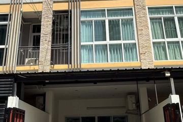 4 Bedroom Townhouse for rent in Huai Khwang, Bangkok
