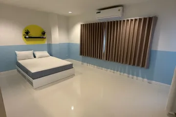 5 Bedroom Townhouse for rent in Khlong Tan Nuea, Bangkok