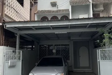 2 Bedroom Townhouse for rent in Khlong Tan Nuea, Bangkok