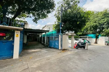3 Bedroom House for sale in Khlong Tan Nuea, Bangkok