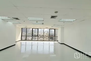Office for rent in Khlong Toei Nuea, Bangkok near MRT Sukhumvit