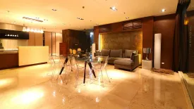 4 Bedroom Condo for sale in Khlong Toei Nuea, Bangkok near MRT Sukhumvit