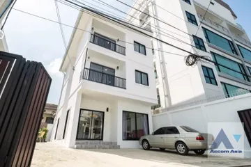 3 Bedroom House for rent in Phra Khanong, Bangkok near BTS Ekkamai