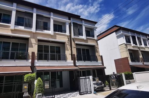 3 Bedroom Townhouse for sale in Khlong Kum, Bangkok