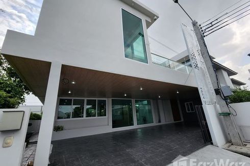 4 Bedroom House for sale in Mantana Onnut-Wongwaen 5, Dokmai, Bangkok