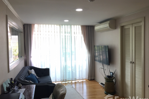 2 Bedroom Condo for sale in Bang Lamphu Lang, Bangkok near BTS Saphan Taksin