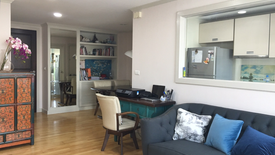 2 Bedroom Condo for sale in Bang Lamphu Lang, Bangkok near BTS Saphan Taksin