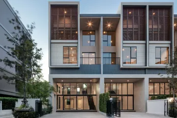 4 Bedroom Townhouse for sale in Headquarters Ekamai-Ladprao, Phlapphla, Bangkok