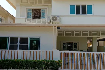 3 Bedroom House for sale in Preecha Rom Klao, Saen Saep, Bangkok