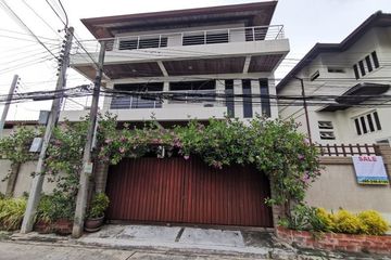 5 Bedroom House for sale in Phra Khanong Nuea, Bangkok
