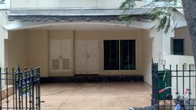 4 Bedroom Townhouse for rent in Baan Klangkrung Thonglor, Khlong Tan Nuea, Bangkok near BTS Thong Lo