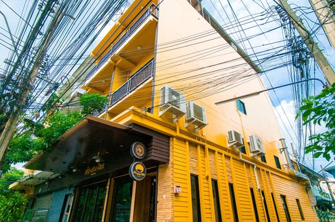 3 Bedroom Townhouse for sale in Thanon Nakhon Chai Si, Bangkok