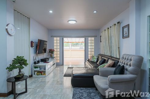 3 Bedroom House for sale in Khlong Tan Nuea, Bangkok