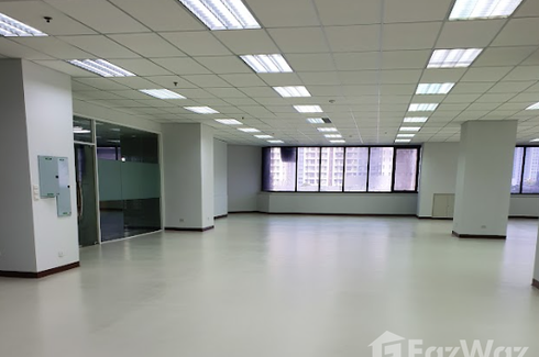 Office for sale in CHAMNAN PHENJATI BUSINESS CENTER, Huai Khwang, Bangkok near MRT Phra Ram 9