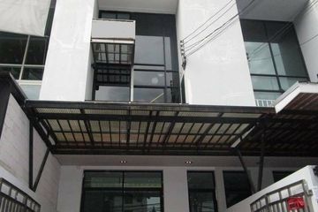 3 Bedroom Townhouse for sale in Khlong Tan Nuea, Bangkok