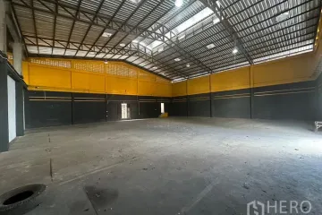 Warehouse / Factory for rent in Khlong Tan, Bangkok