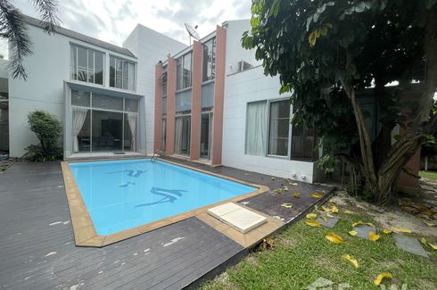 3 Bedroom House for rent in Huai Khwang, Bangkok