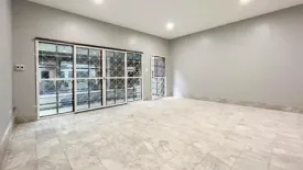 5 Bedroom Townhouse for rent in Khlong Tan Nuea, Bangkok