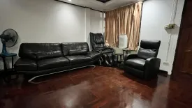 5 Bedroom Townhouse for sale in Khlong Tan Nuea, Bangkok