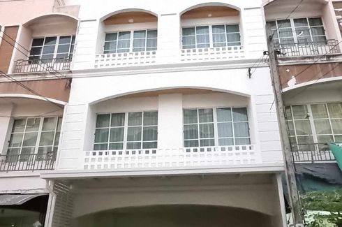 7 Bedroom Townhouse for sale in Lat Phrao, Bangkok