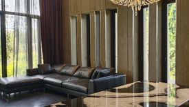 5 Bedroom Villa for sale in Khlong Tan Nuea, Bangkok