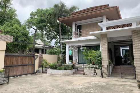 5 Bedroom House for sale in Phra Khanong Nuea, Bangkok near BTS Ekkamai