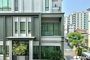 4 Bedroom House for sale in Phra Khanong Nuea, Bangkok