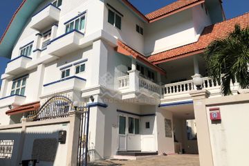 9 Bedroom House for sale in Na Kluea, Chonburi