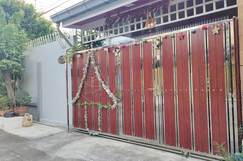 4 Bedroom Townhouse for sale in Chan Kasem, Bangkok near MRT Chankasem