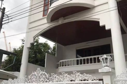 5 Bedroom House for rent in Khlong Tan Nuea, Bangkok