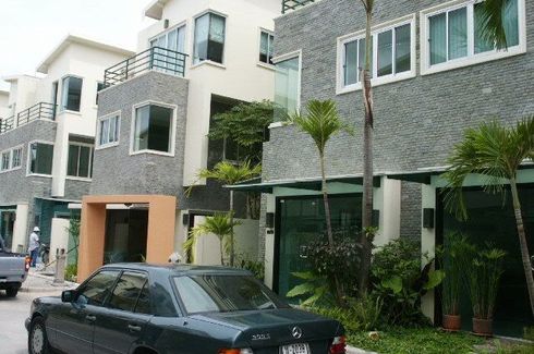 3 Bedroom Townhouse for sale in Wichit, Phuket