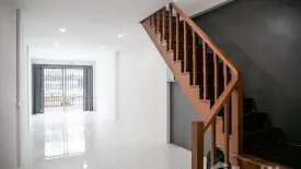 1 Bedroom Townhouse for sale in Somdet Chao Phraya, Bangkok near BTS Prajadhipok