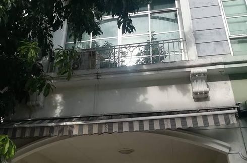 3 Bedroom Townhouse for sale in Lat Phrao, Bangkok