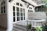 5 Bedroom Townhouse for rent in Khlong Tan Nuea, Bangkok