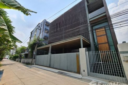 6 Bedroom House for rent in Lat Phrao, Bangkok