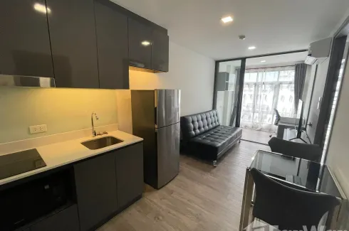 1 Bedroom Condo for rent in The 8 Collection, Bang Khun Phrom, Bangkok near MRT Democracy Monument