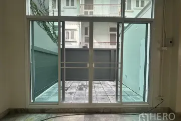 5 Bedroom Office for rent in Phra Khanong, Bangkok near BTS Phra Khanong
