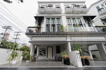 3 Bedroom House for sale in Phra Khanong Nuea, Bangkok near BTS Phra Khanong
