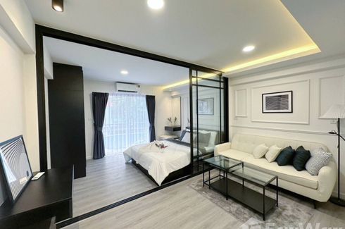 1 Bedroom Condo for sale in Phlapphla, Bangkok near MRT Lat Phrao 83