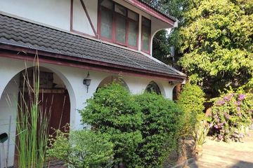 4 Bedroom House for sale in Khlong Tan Nuea, Bangkok