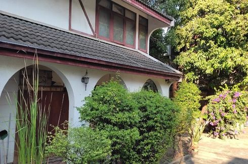 4 Bedroom House for sale in Khlong Tan Nuea, Bangkok