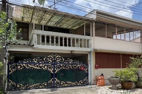 3 Bedroom Townhouse for sale in Bang Chak, Bangkok