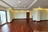 4 Bedroom Condo for sale in Srivara Mansion, Din Daeng, Bangkok near MRT Thailand Cultural Centre